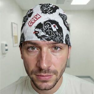 Kiss Graphic Skull Print Surgical Cap - White/Black